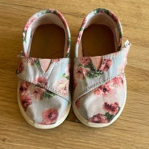 Toms Floral shoes in Toddler size 5